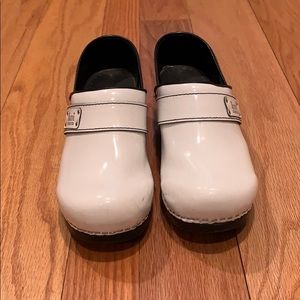 Nursing shoes